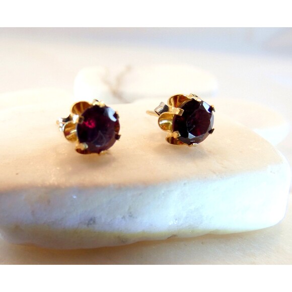 Natural Rhodolite Garnet 14K Solid Yellow  Gold Earrings Studs 1.1 grams - Picture 5 of 7